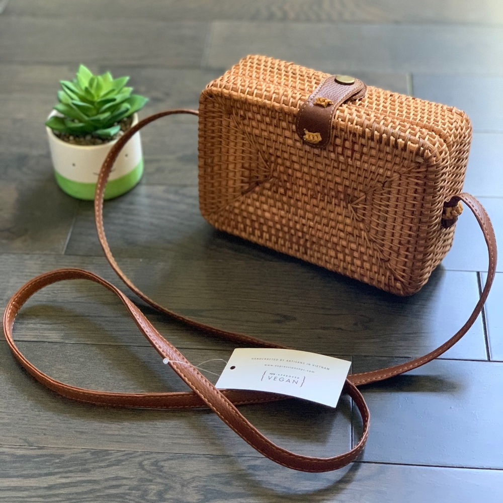 NWT Cute Rattan Crossbody Bag - Square  🌞 🏝 👛